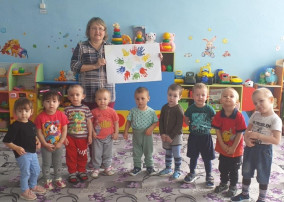 Аппликация «Добрые ладошки». Аппликация «Добрые ладошки».