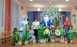 Новогодний праздник в младшей группе Новогодний праздник в младшей группе.
