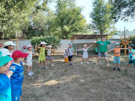 Утренняя зарядка в детском саду. Утренняя зарядка в детском саду.