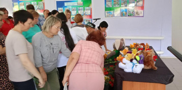 Участие в акции и в церемонии возложения цветов. Участие в акции и в церемонии возложения цветов.