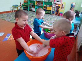 Трудовая деятельность в саду Трудовая деятельность в саду.