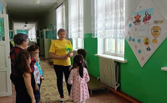 «Воспитанники поздравляют сотрудников с 8 Марта». «Воспитанники поздравляют сотрудников с 8 Марта».