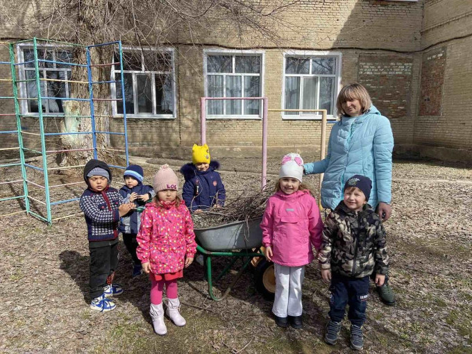 Трудовая деятельность на прогулке. Трудовая деятельность на прогулке.