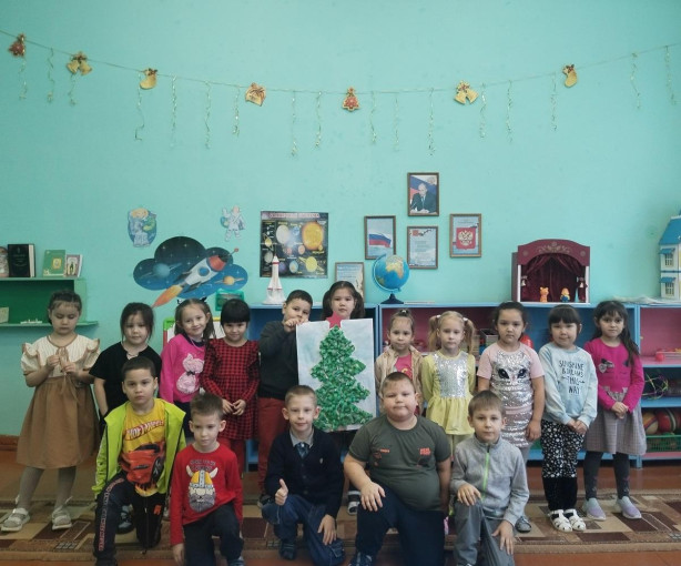 Аппликация «Прощание с елочкой». Аппликация «Прощание с елочкой».