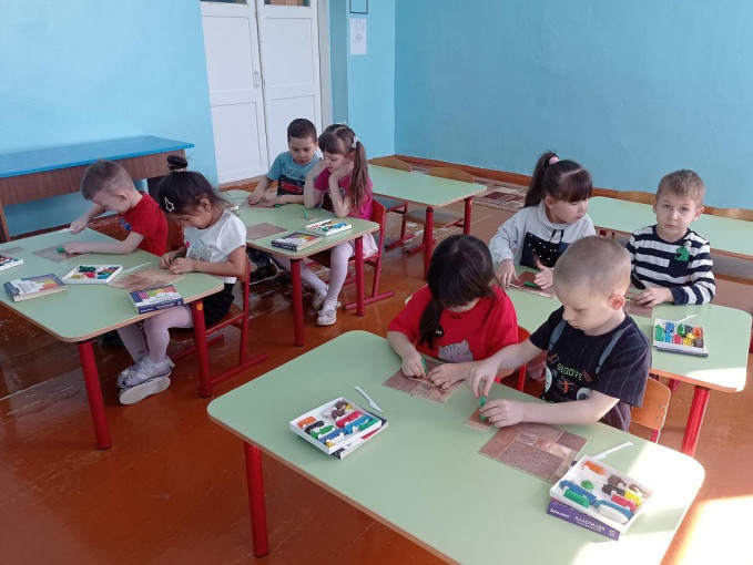 Лепка в средней группе "Подснежник" Лепка в средней группе "Подснежник".