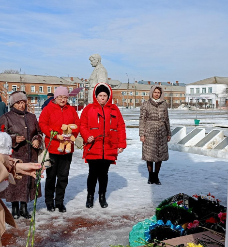 Скорбим со всей страной. Скорбим со всей страной.