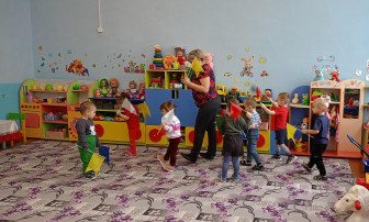 Проведение утренней гимнастики в детском саду. Проведение утренней гимнастики в детском саду.