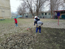 Воспитанники подготовительной группы на прогулке. Воспитанники подготовительной группы на прогулке.