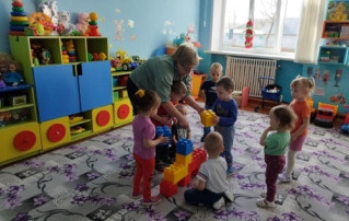 День космонавтики в разновозрастной группе от 1,6 до 3 лет. День космонавтики в разновозрастной группе от 1,6 до 3 лет.