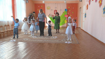 Праздник в младшей группе Праздник в младшей группе.