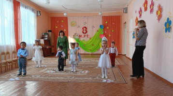 Праздник в младшей группе Праздник в младшей группе.
