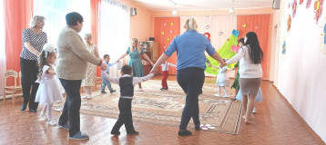 Праздник в младшей группе Праздник в младшей группе.