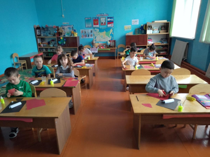 Аппликация в подготовительной группе «Ракета». Аппликация в подготовительной группе «Ракета».