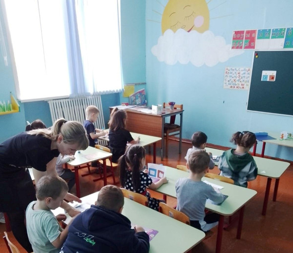 Аппликация в средней группе Аппликация в средней группе.
